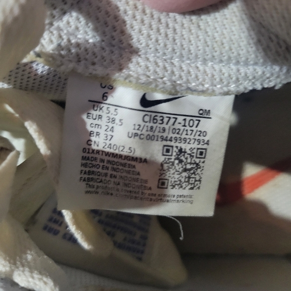 Nike Size 6 Shoes - Picture 5 of 7